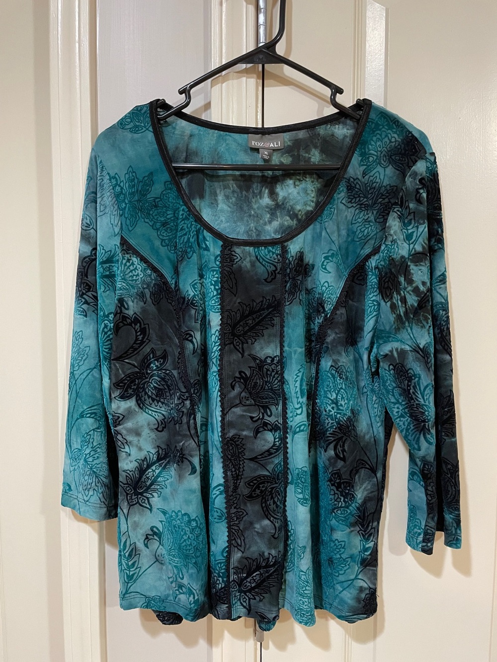 XL Roz & Ali Teal & Black Slimming Velvet Burnout Scoop Neck 3/4 Sleeve Top